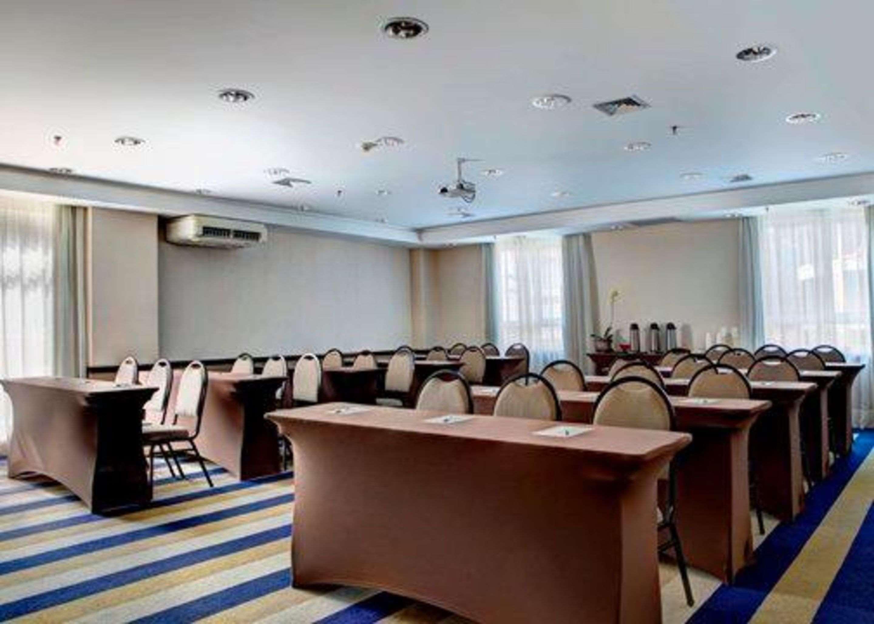 Quality Hotel Curitiba Exterior foto