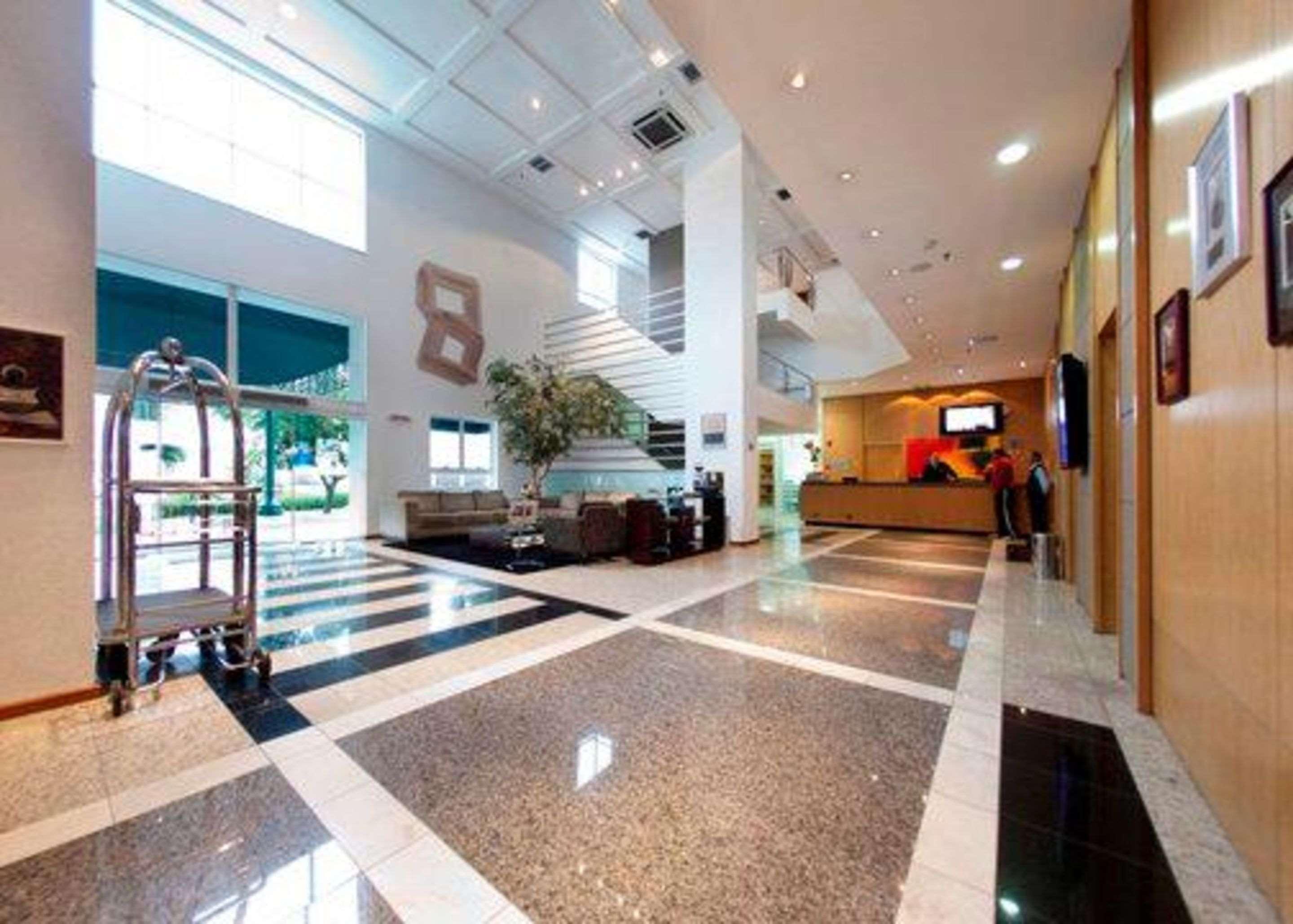 Quality Hotel Curitiba Exterior foto